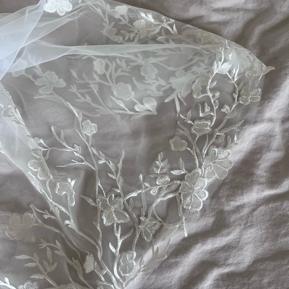 Ivory Floral Embroidered Bridal Veil